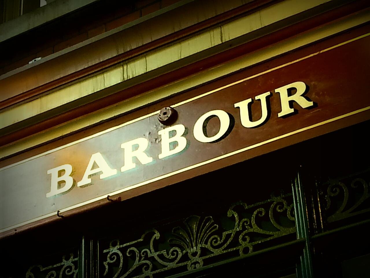NGS Roman Lettering sign writers, masters of the art. London Signs