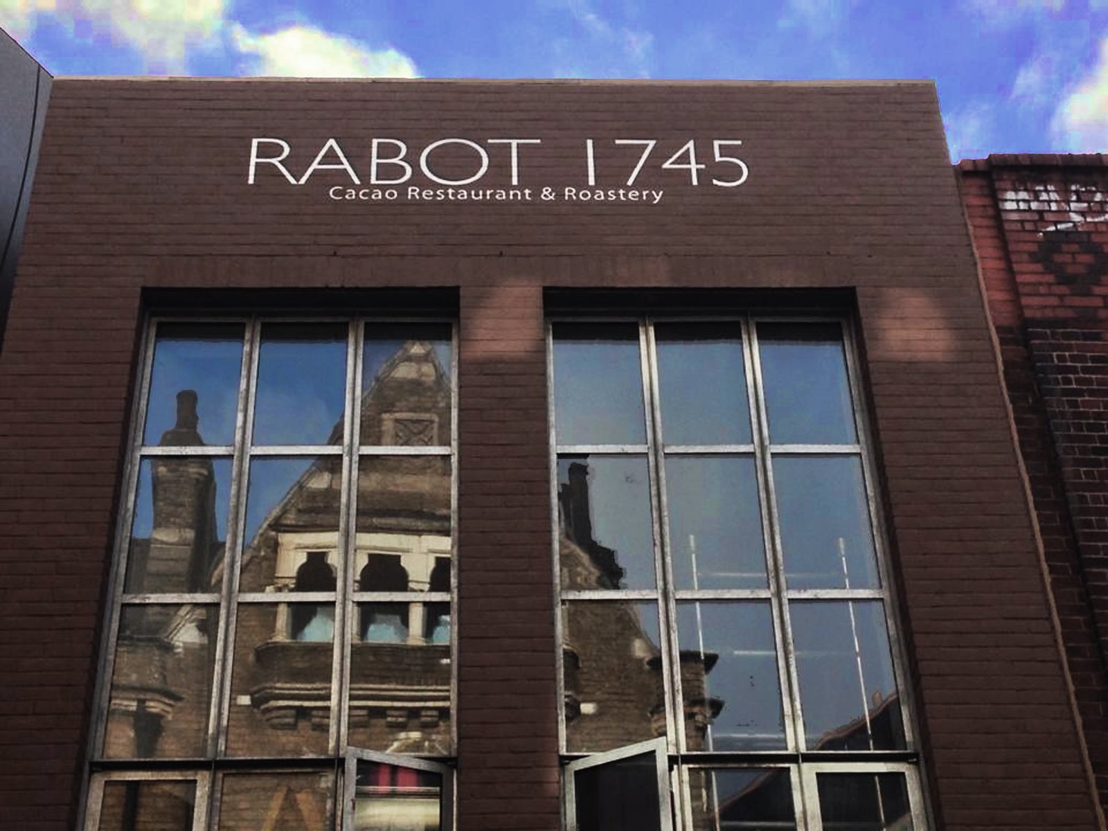 Rabot triple coat Height high level MEWP lettering London Bridge NGS