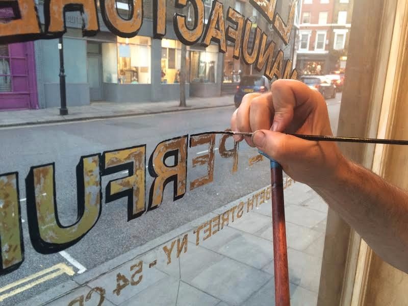 Sign Services in the Heart of London, nick-garrett-signwriting-master-london-003