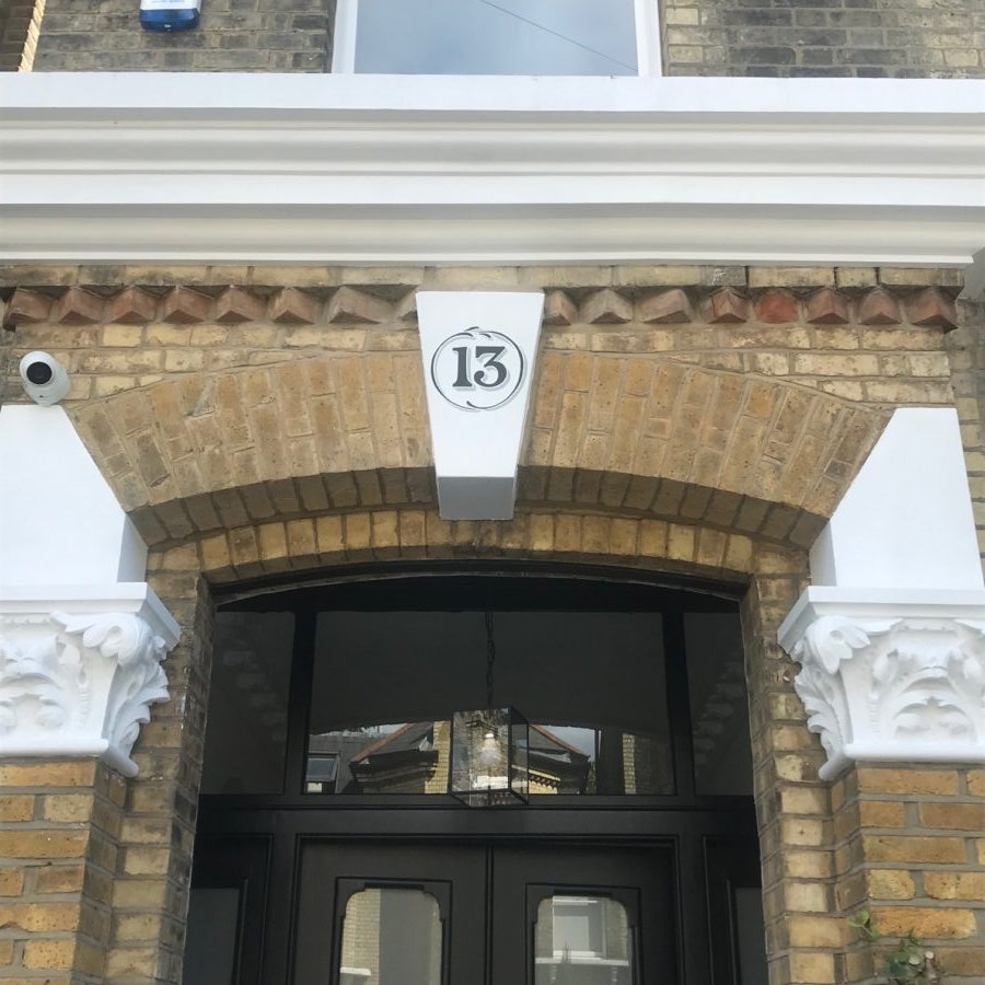 Sign written manor house names, Richmond, Stud House Hampton Court, London Traditional sign wrting in gold leaf. Notting hill numeral painting, 