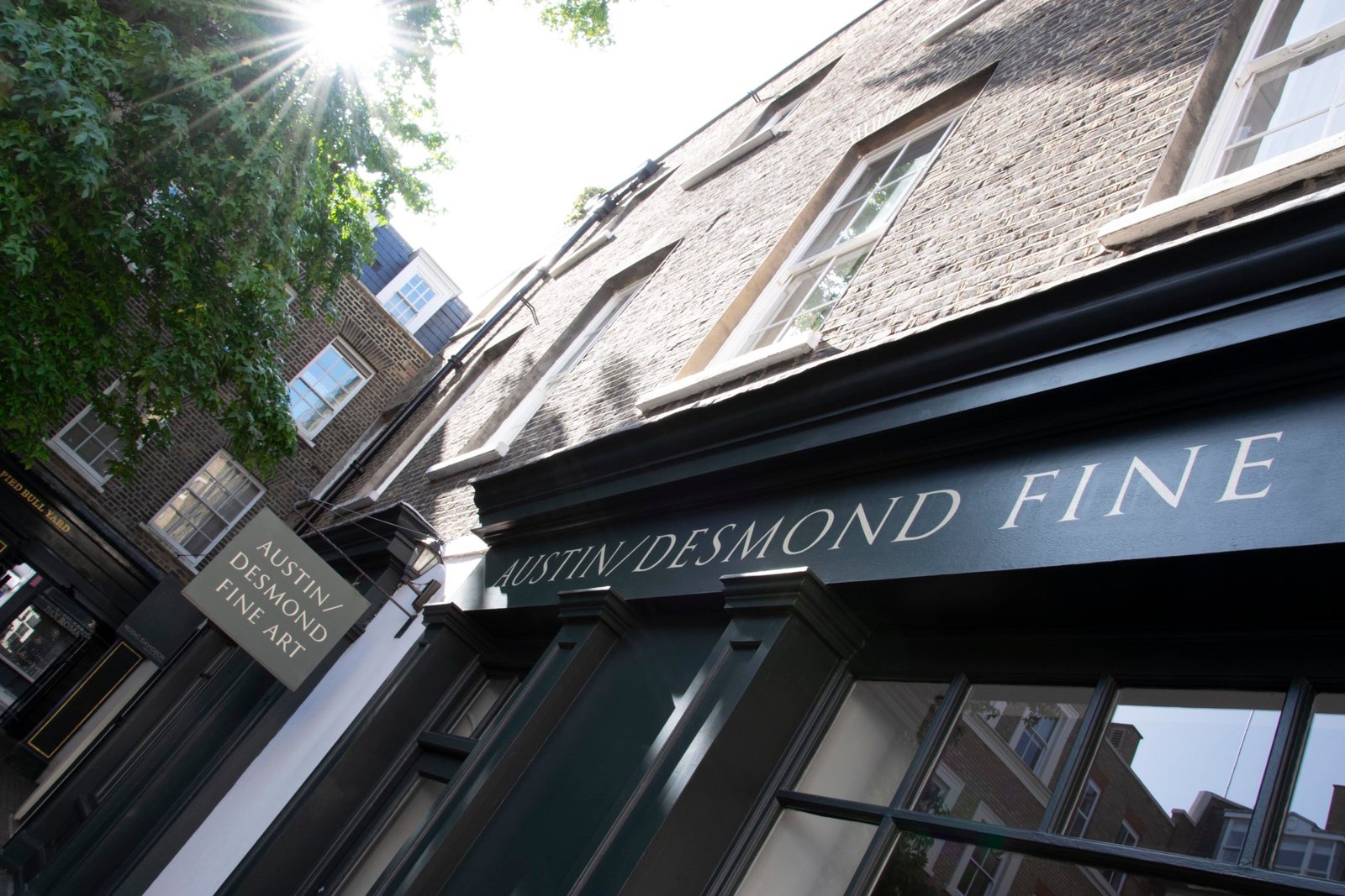 Bloomsbury sign painter, signwriter, London sign writer, Lettering artist, Brand design, Typographic designer, Font design, Gotham, House Industries, Better Letters, Mike Meyer, David Smith glass gilder, 1shot enamel, Handover, Hand painted, IOAFS, bespoke signs, Joby Carter, Seraina Baumgartner, Signwriters London, Nick Garrett Signwriting London, Painted house numbers, House numbers, Glass gold, Glass gilding, Gold leaf, Signwriters London, NGS Signwriting London, Signwriting courses London, Signwriting classes, Signwriting near me Margate Kent, Shop Signs, Shop Signs,cafe Signs, pub Signs, hand painted lettering Numerals, custom-logo,