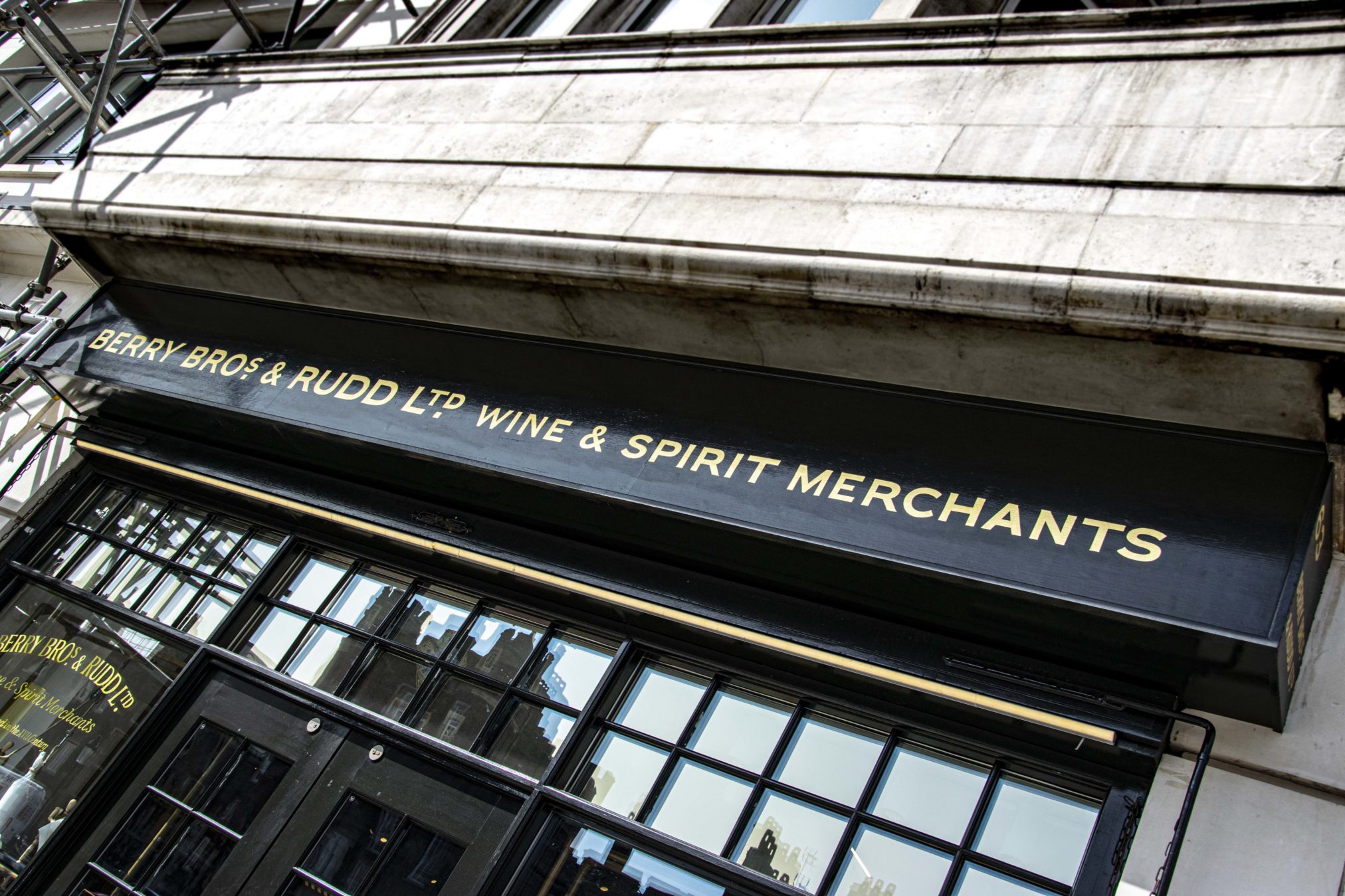 Reverse glass gilding London NGS Traditional Gold Lettering,Hand painted, IOAFS, bespoke signs, Seraina Baumgartner, Signwriters London, Nick Garrett Signwriting London, Painted house numbers, House numbers, Glass gold, Glass gilding, Gold leaf, Signwriters London, NGS Signwriting London, Signwriting courses London, Signwriting classes, Signwriting near me Margate Kent, Shop Signs, Shop Signs,cafe Signs, pub Signs, hand painted lettering Numerals, custom-logo,