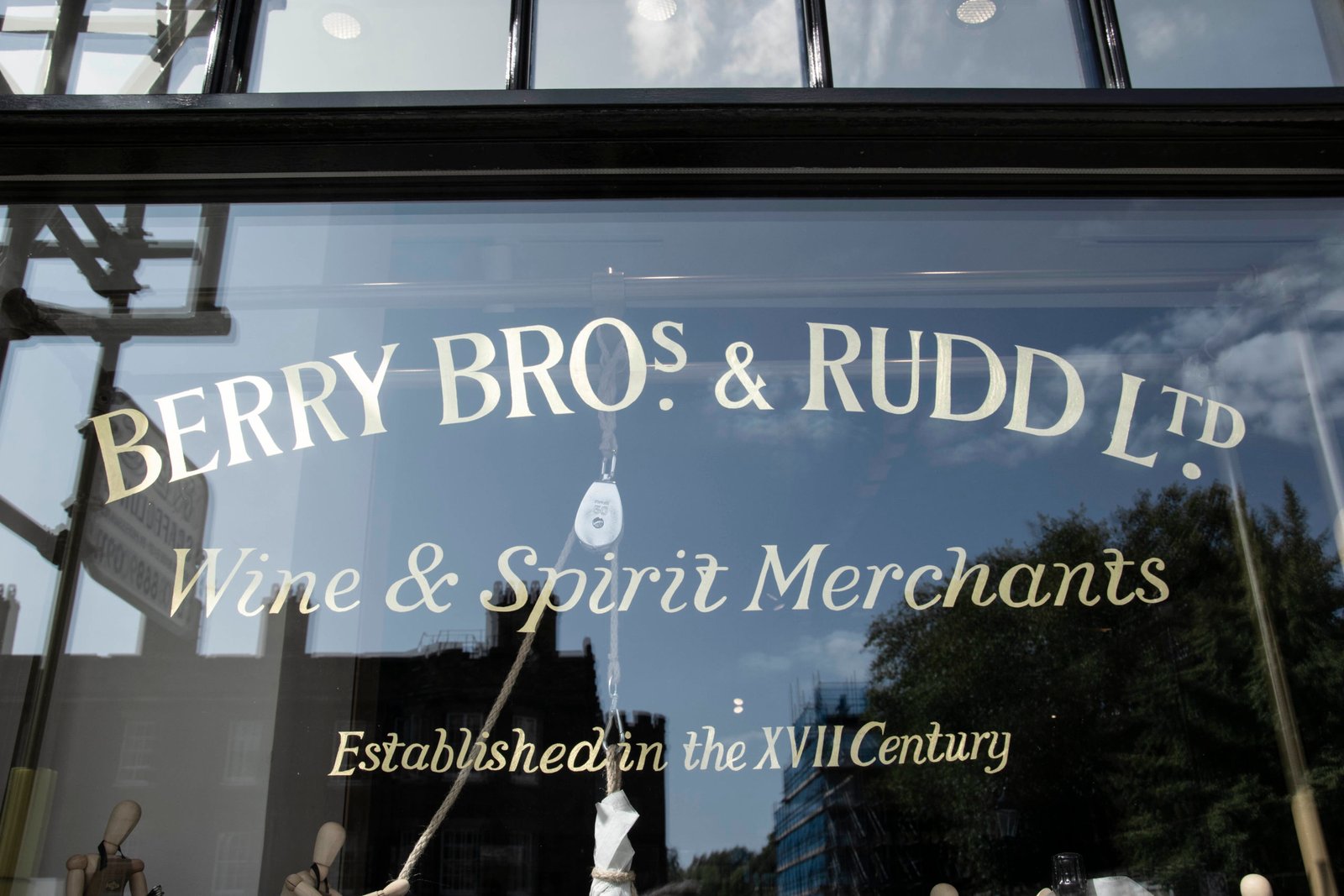 NGS Painted House numbers names Traditional sign writers of London NGS Dulwich Margate Chelsea signwriters