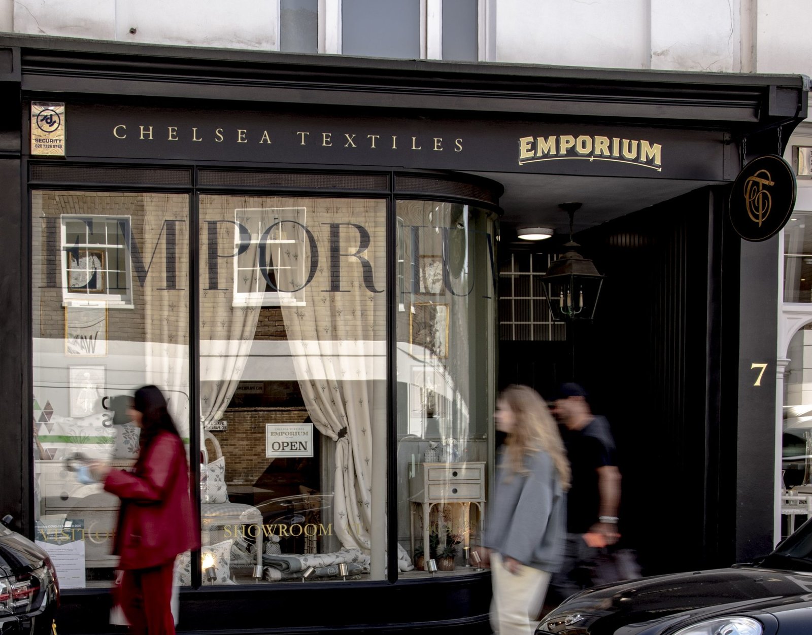 Gold lettering for shop signs, with matt or mirrored gold leafing finish.