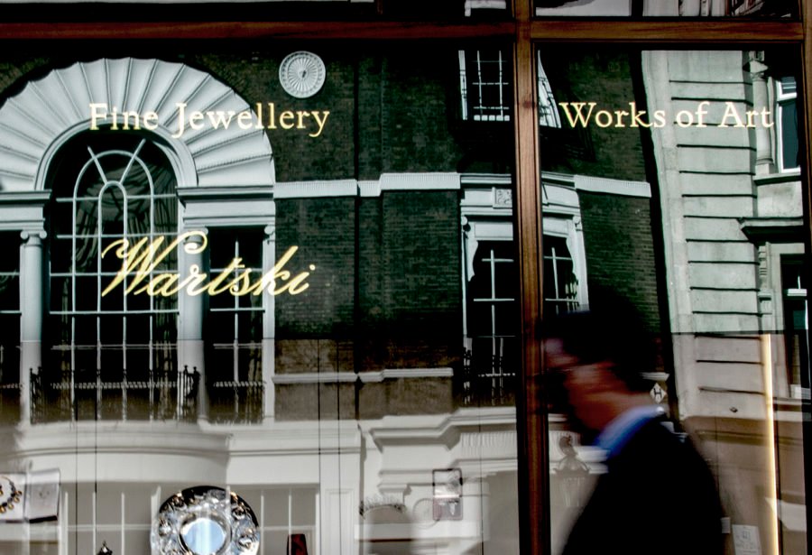 London Gold window signs with matte or mirrored finish., shop sign window glass writer near us - NGS Wartski Shop sign gold leaf reverse glass gilding 