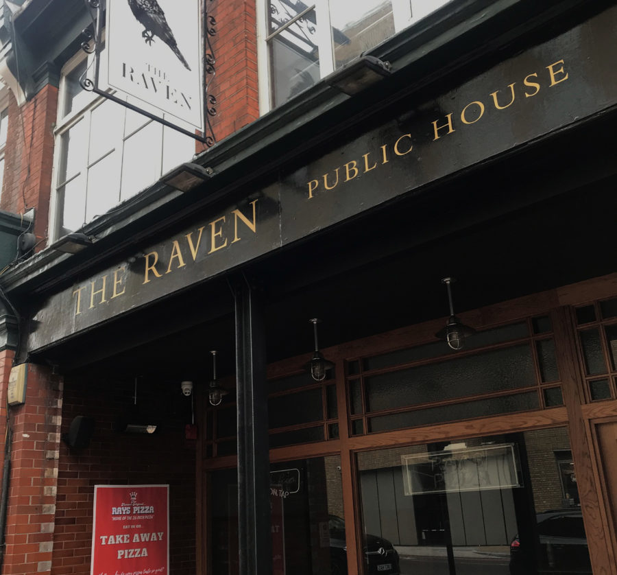 The-Raven-Pub-Tower-Bridge-Traditional-London-signwriting-Nick-Garrett-Signwriters-