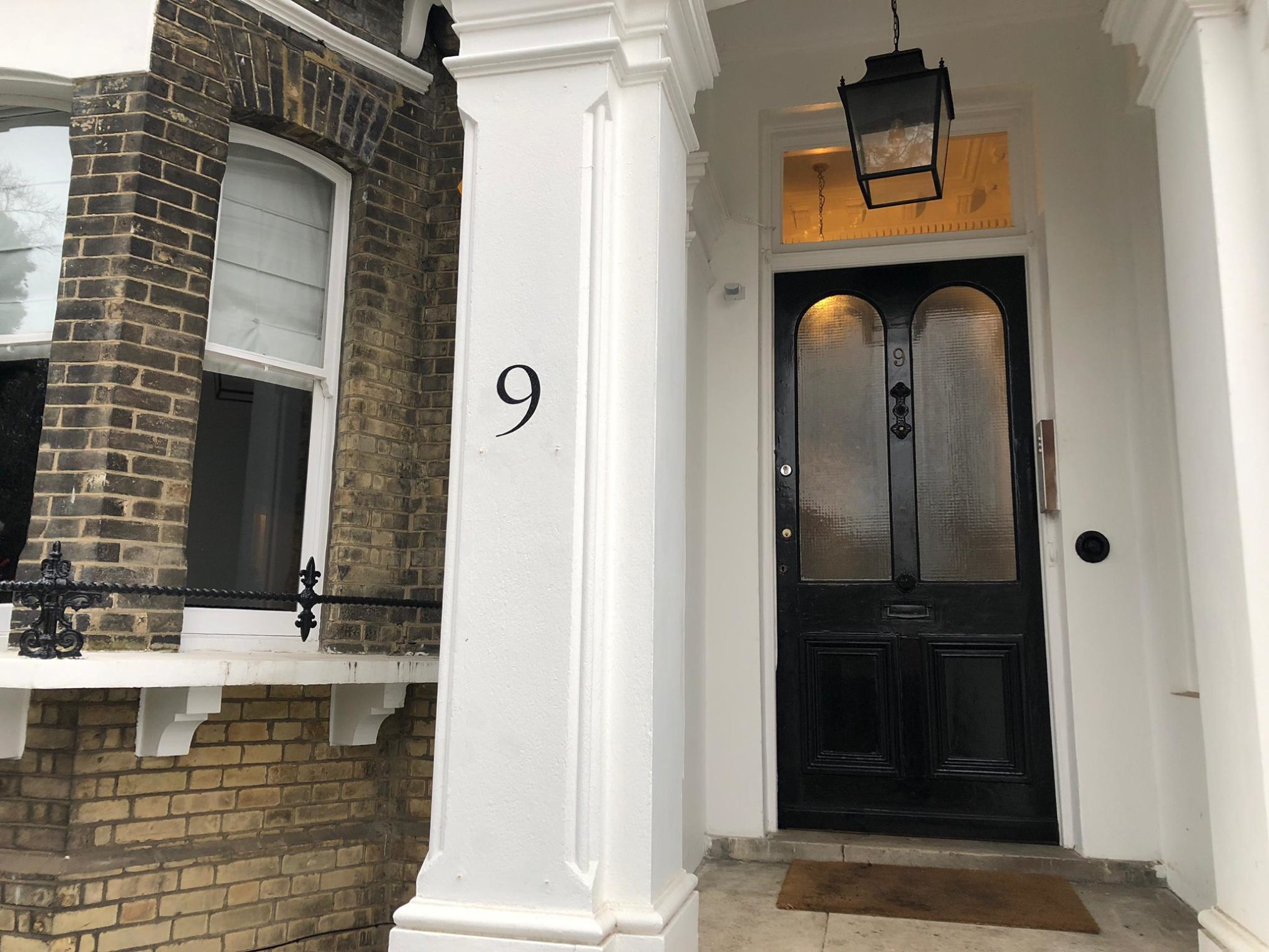 Gilded Gold Leaf Transom numbers London numbers Signwriter, Gilded Gold Leaf Transom numbers London numbers Signwriter NGS Painted House numbers names Traditional sign writers of London NGS Dulwich Margate Chelsea signwriters