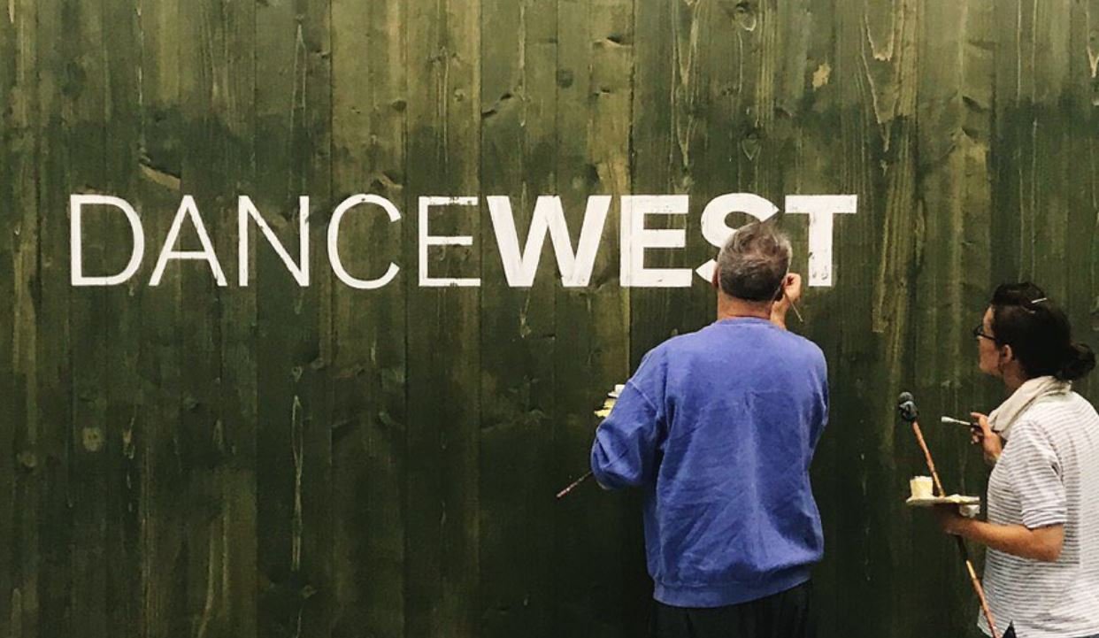 London Hotel Workspace Signage, NGS Painted House numbers names Traditional sign writers of London NGS Dulwich Margate Chelsea signwriters