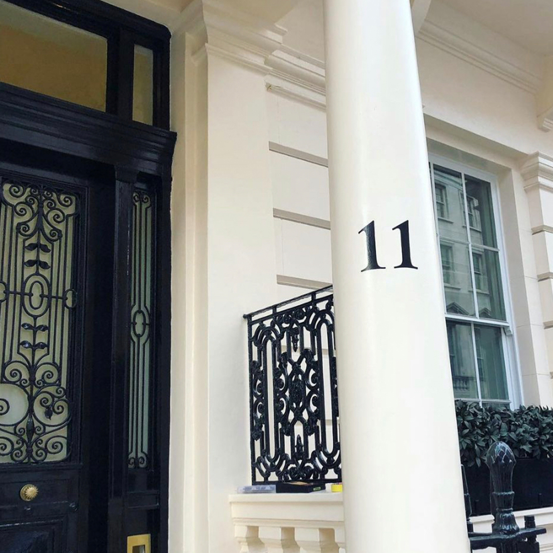 Renowned for Fine Signwriting, Transom House Numbers gilding. Traditional Numerals for all London inc Dulwich, Clapham, Chelsea. Crystal Palace, 51.41204871344451, -0.09139270843548579, 51.49456765499576, 51.42829336756655, -0.08495540681783083, -0.17415278042634838 Chelsea, Fulham road, Kings Road, Walton Street,
