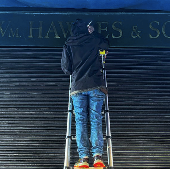 London Bling Gold, Renowned Sign painter Seraina Baumgartner