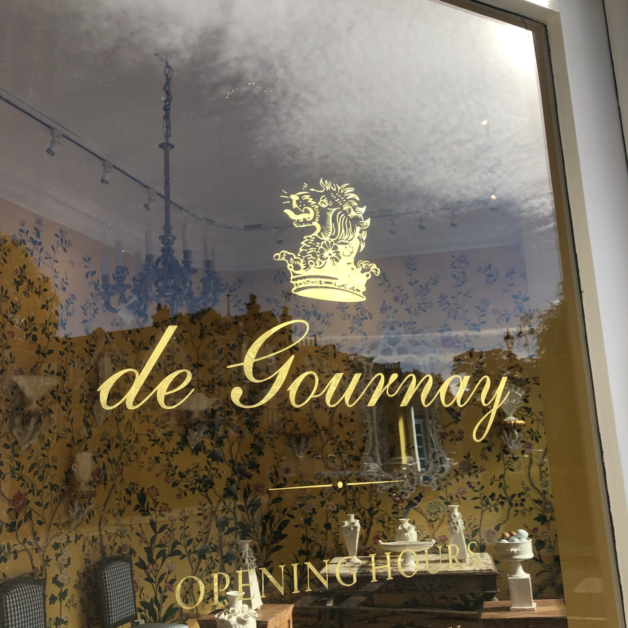 51.49456765499576, -0.17415278042634838, Chelsea, Fulham road Signwriter, 51.513286138657314, -0.13605138048658413 painted shop signs Soho 51.52381789141246, -0.0772289866369295, Notting hill, Shoreditch signs, City of London, Seraina, Nick Garrett signage, De Gournay glass gilding Chelsea London gilded lettering artists sign writers NGS