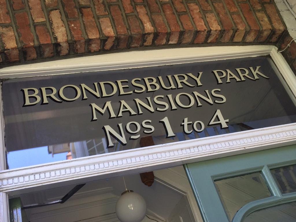 London's roman lettering, white, gold leaf letters on fanlight glass 002, Magical House Numbers Sign writer NGS London