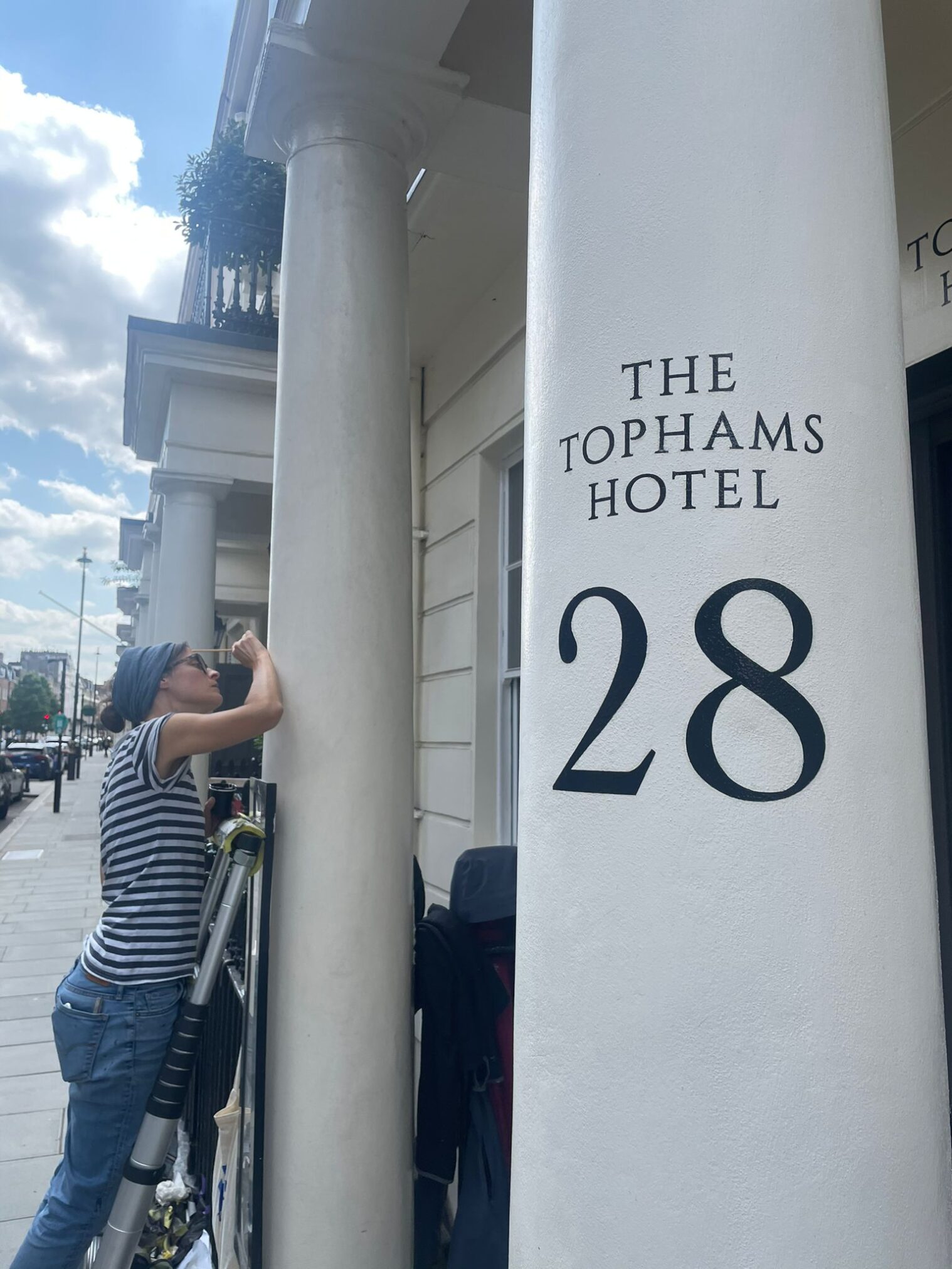 Belgravia-Sign-writers-for-Tophams-Hotel-SSeraina-Signs-painting-Roman-house Numbers lettering-by-NGS-004