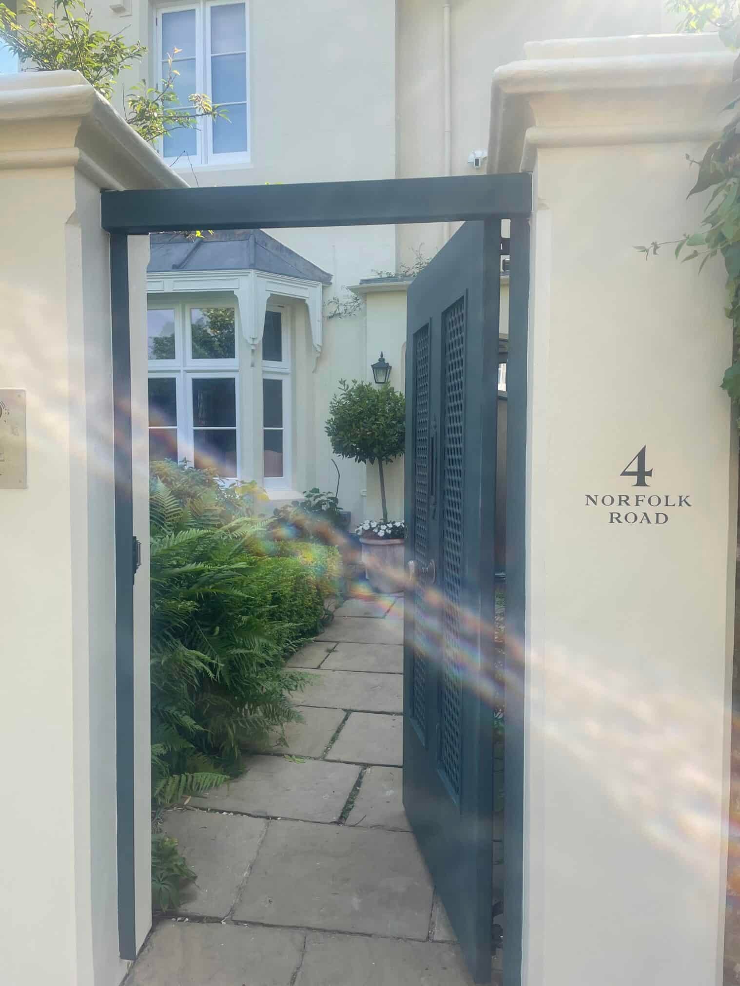 Belgravia-Sign-writers-for-Tophams-Hotel-SSeraina-Signs-painting-Roman-house Numbers lettering-by-NGS-