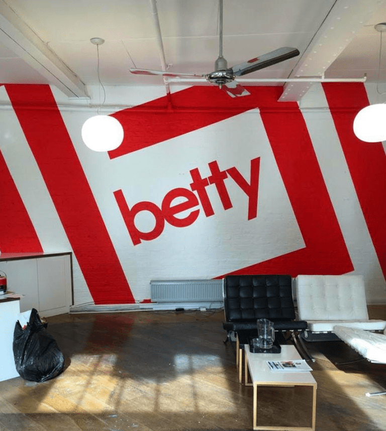 bRIGHT bOLD sIGN wRITING ngs Wall signs for reception office interiors