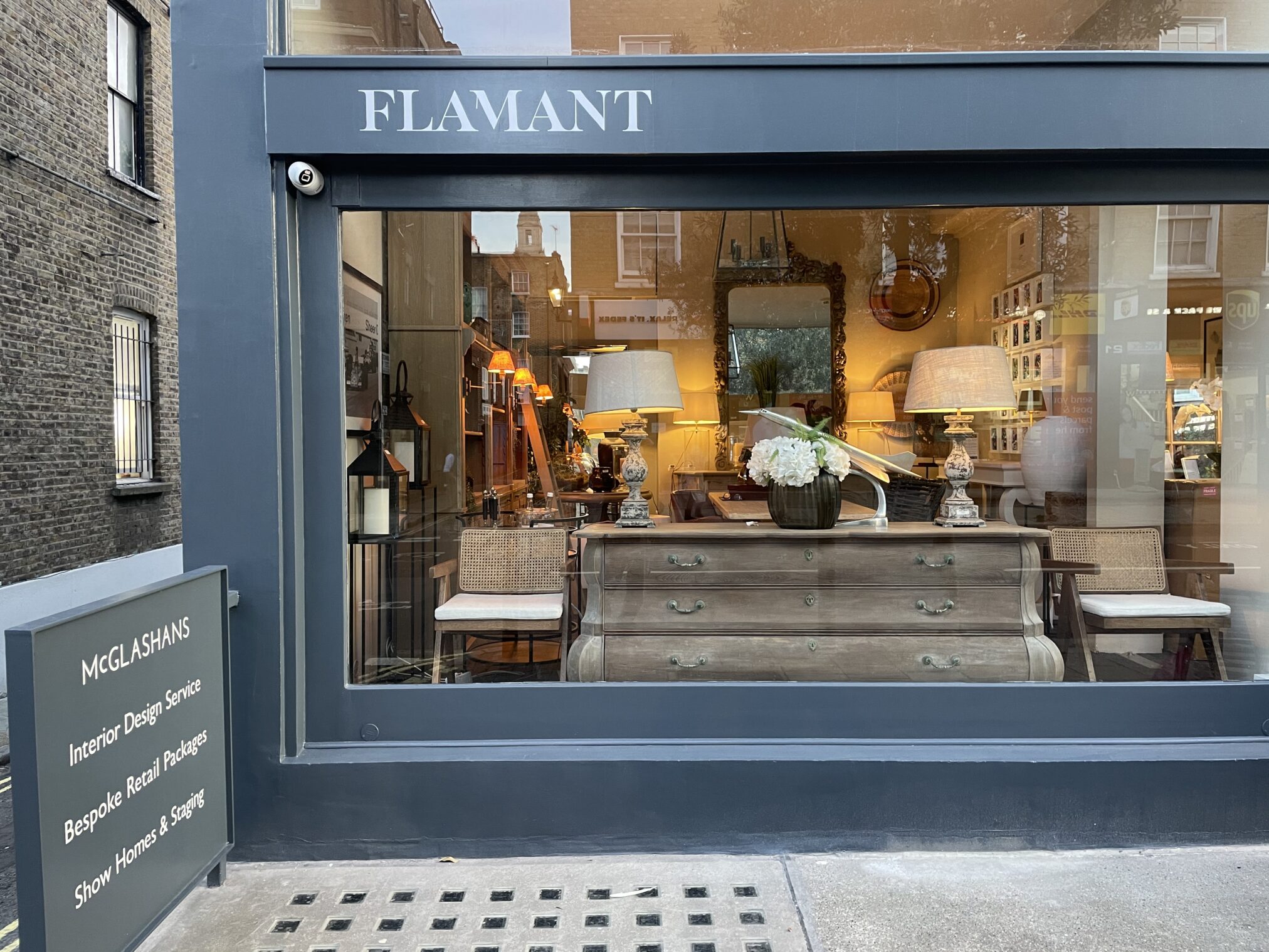 Trad Twist mix NGS soho Retro, Traditional Sign Writer, NGS Sign painters London, NGS Sign Writers London. Traditional Signwriting.