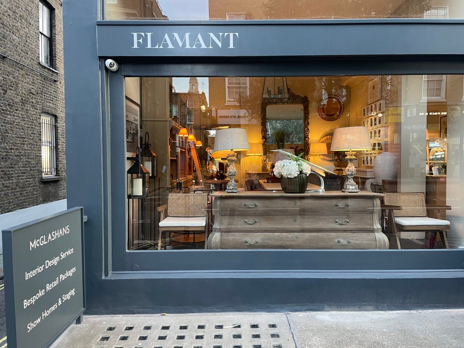 Traditional sign writers of London NGS Times new roman lettering,  sign painters London NGS. Marylebone, Mayfair, Soho, Borough market cafe coffee house signage NGS Chiswick