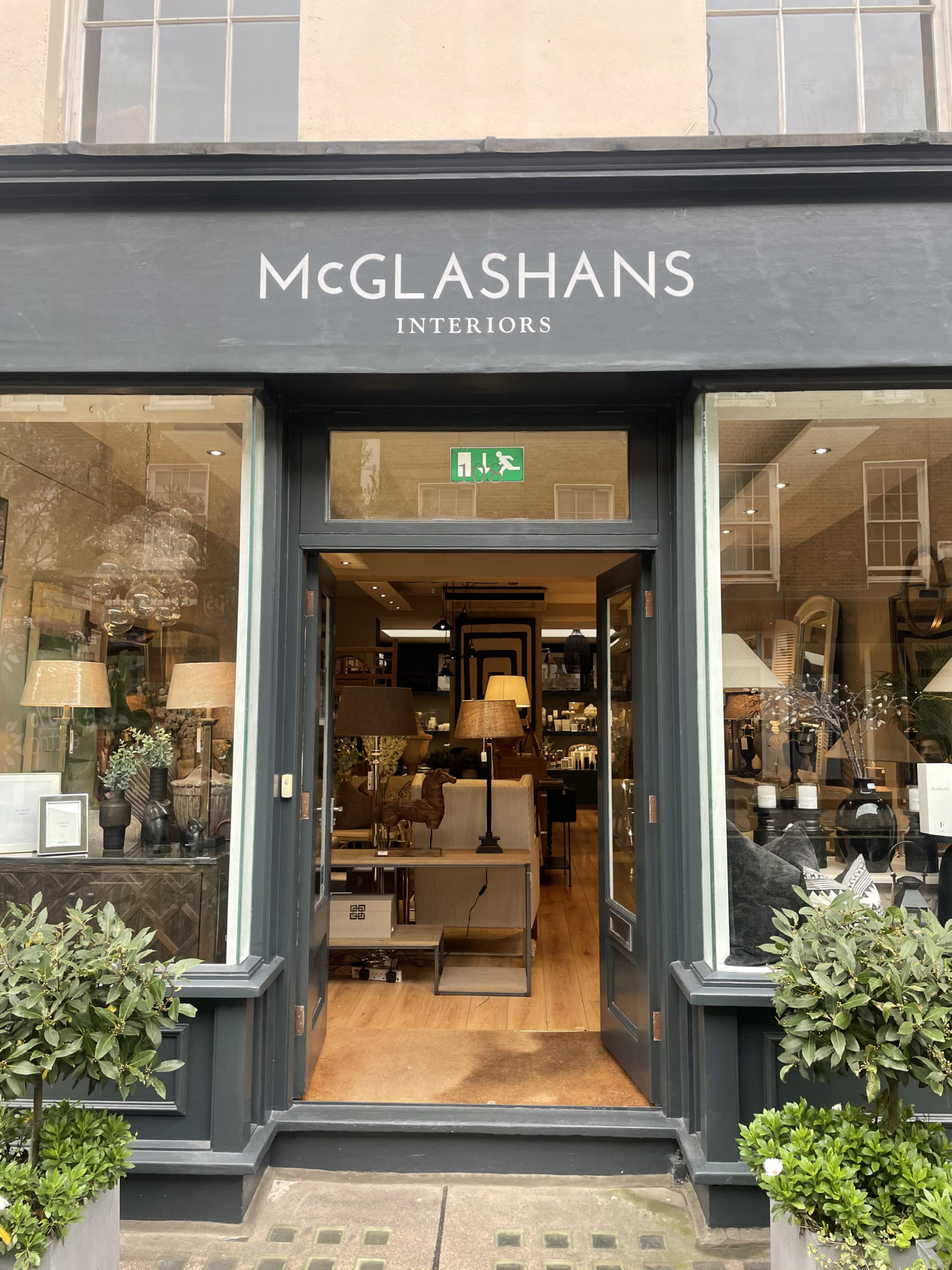 London Sign painters, NGS stylish sign writers.