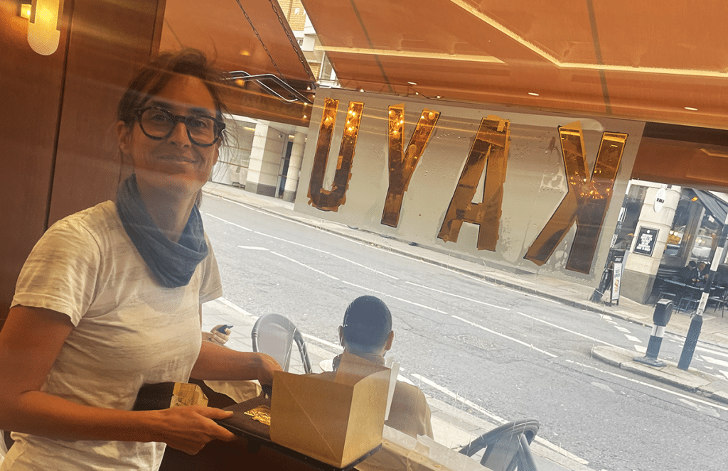 NGS KAYU Glass gilding Traditional Sign Writer NGS London. Marylebone, Mayfair, Soho,