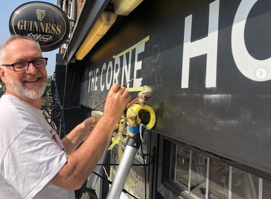 NGS Nick Garrett loving painting great London signs! NGS Nick Garrett loving painting great London signs!