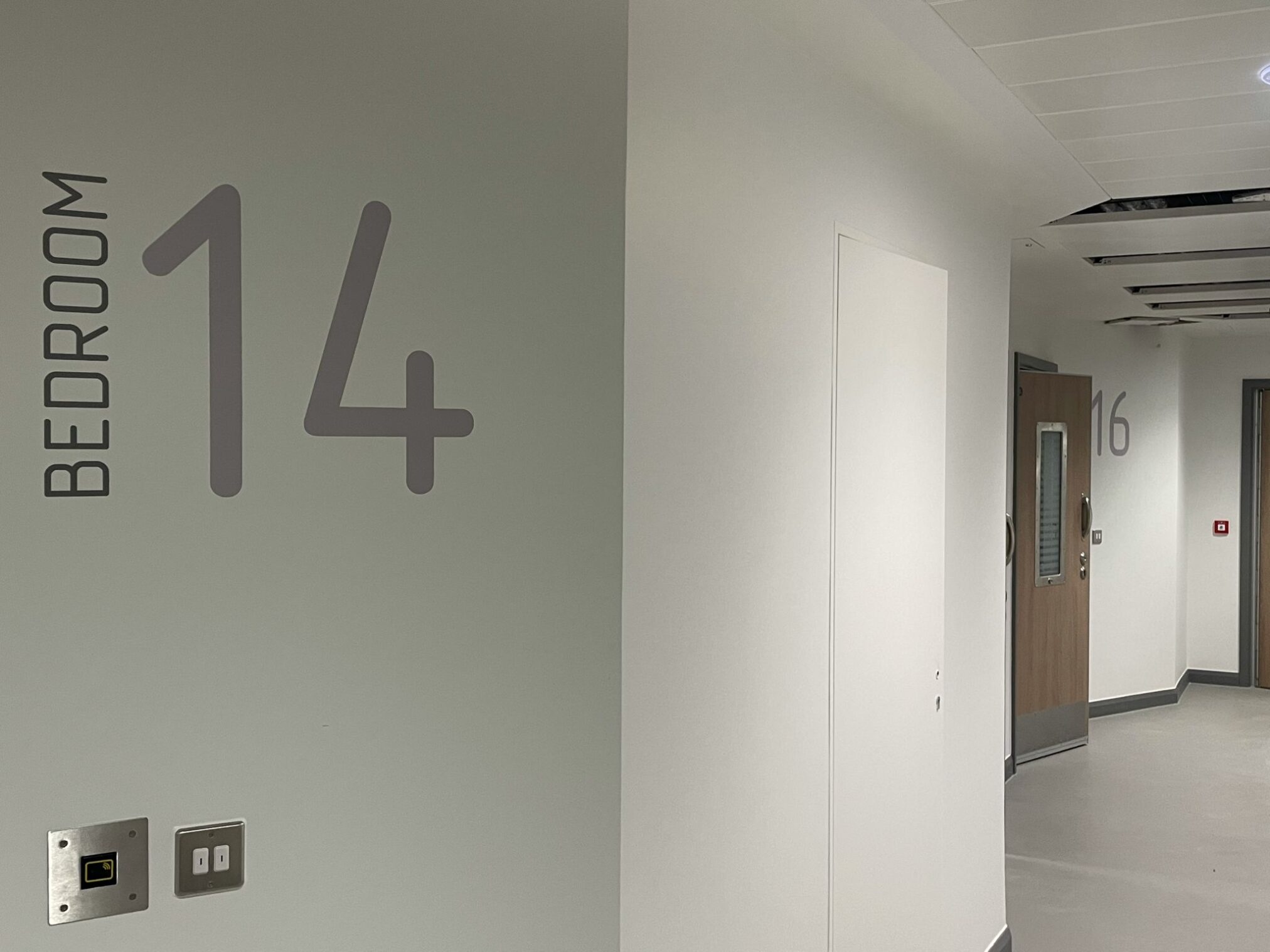IMMERSIVE PROPERTY WAY-FINDING sign SOLUTIONS NGS sign writers installers LDN