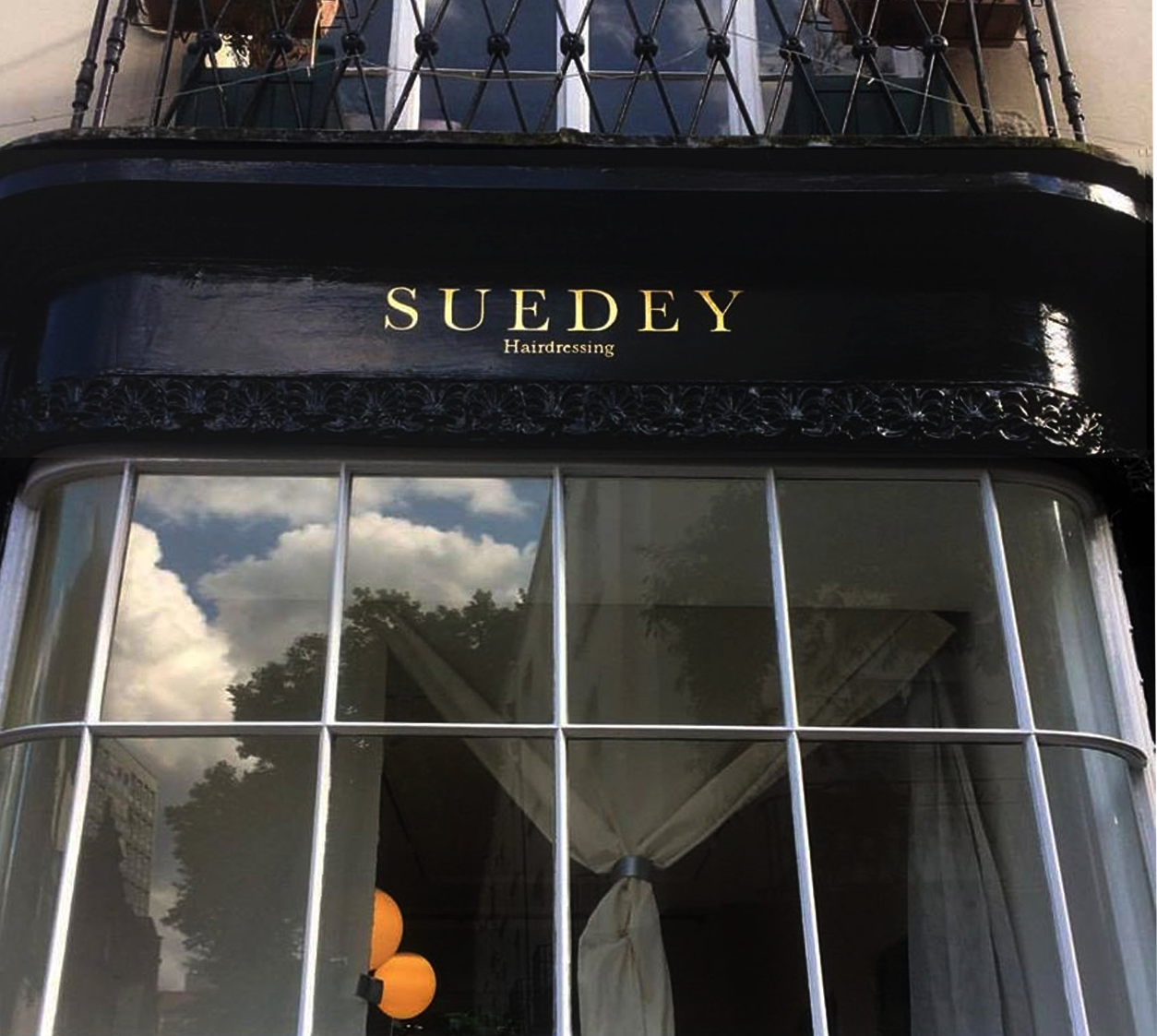 Traditional sign writer, Suedey Gilded Roman lettering to shop London