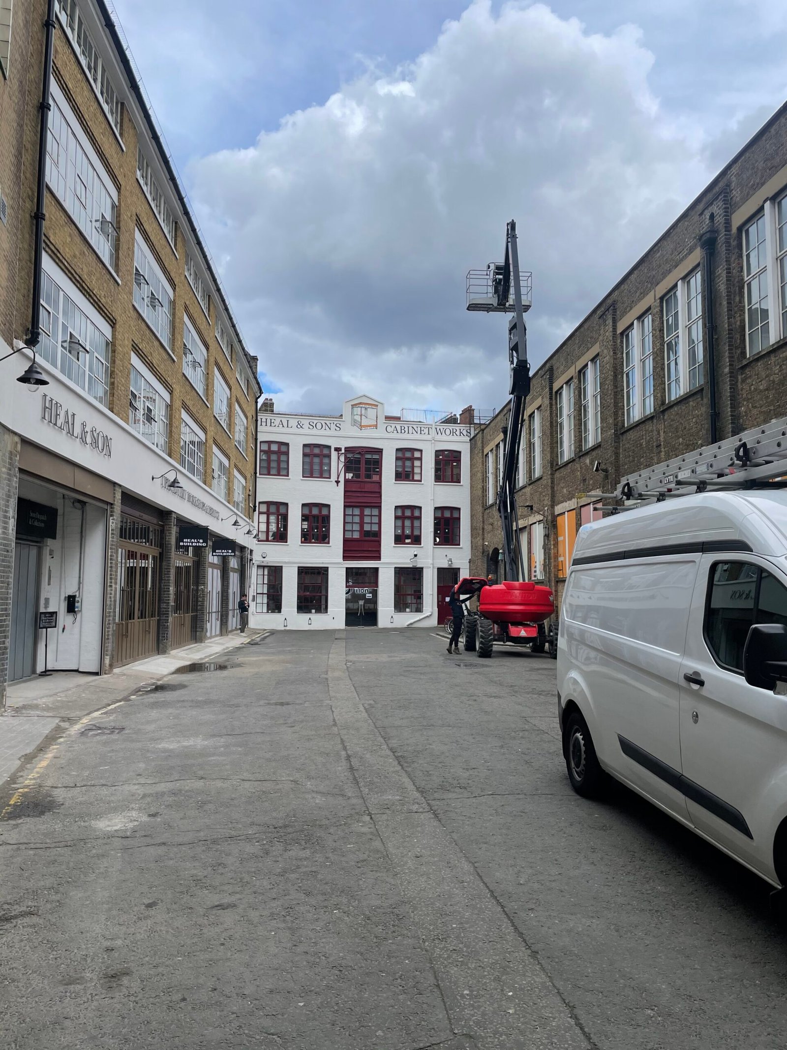 Mewp sign painting high level specialists NGS London