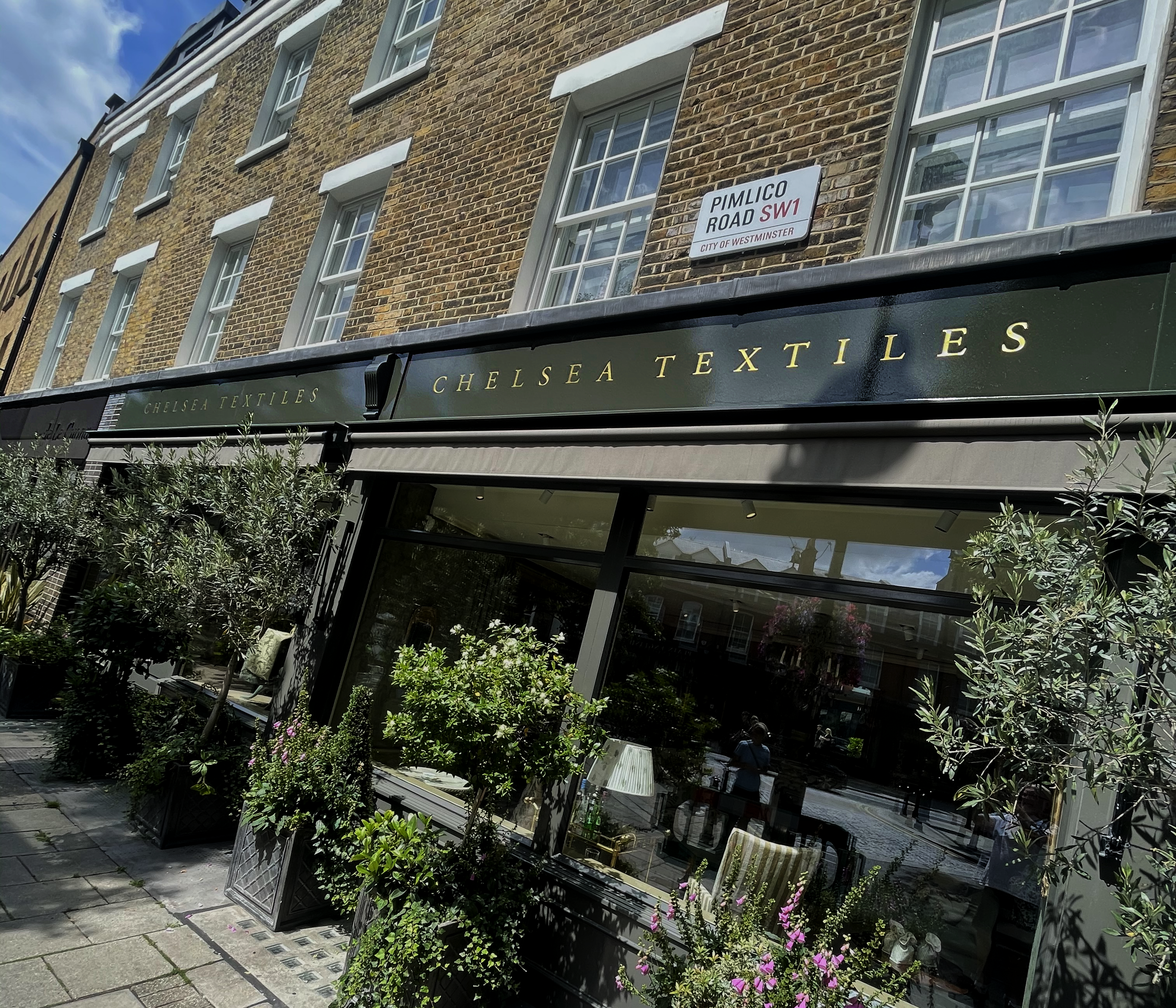 London's finest Glass Gilding. . Gold leafing lettering, NGS Signs LDN for beautiful Gold Victorian Shops Signs, Fanlights, House numbers & Classic London Shop Lettering.