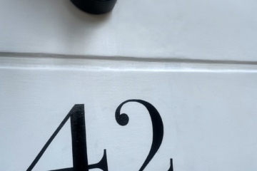 Modern Twist sign writing, Bodoni House Numbers