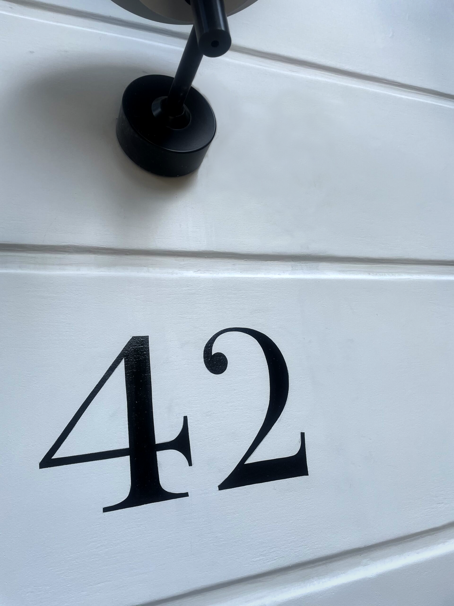 CLEANLY PAINTED NUMERALS FOR PILLARS OR ROUGH STUCCO