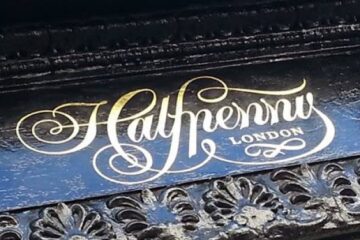 Gold leafing lettering, NGS Signs LDN for beautiful Gold Victorian Shops Signs, Fanlights, House numbers & Classic London Shop Lettering.
