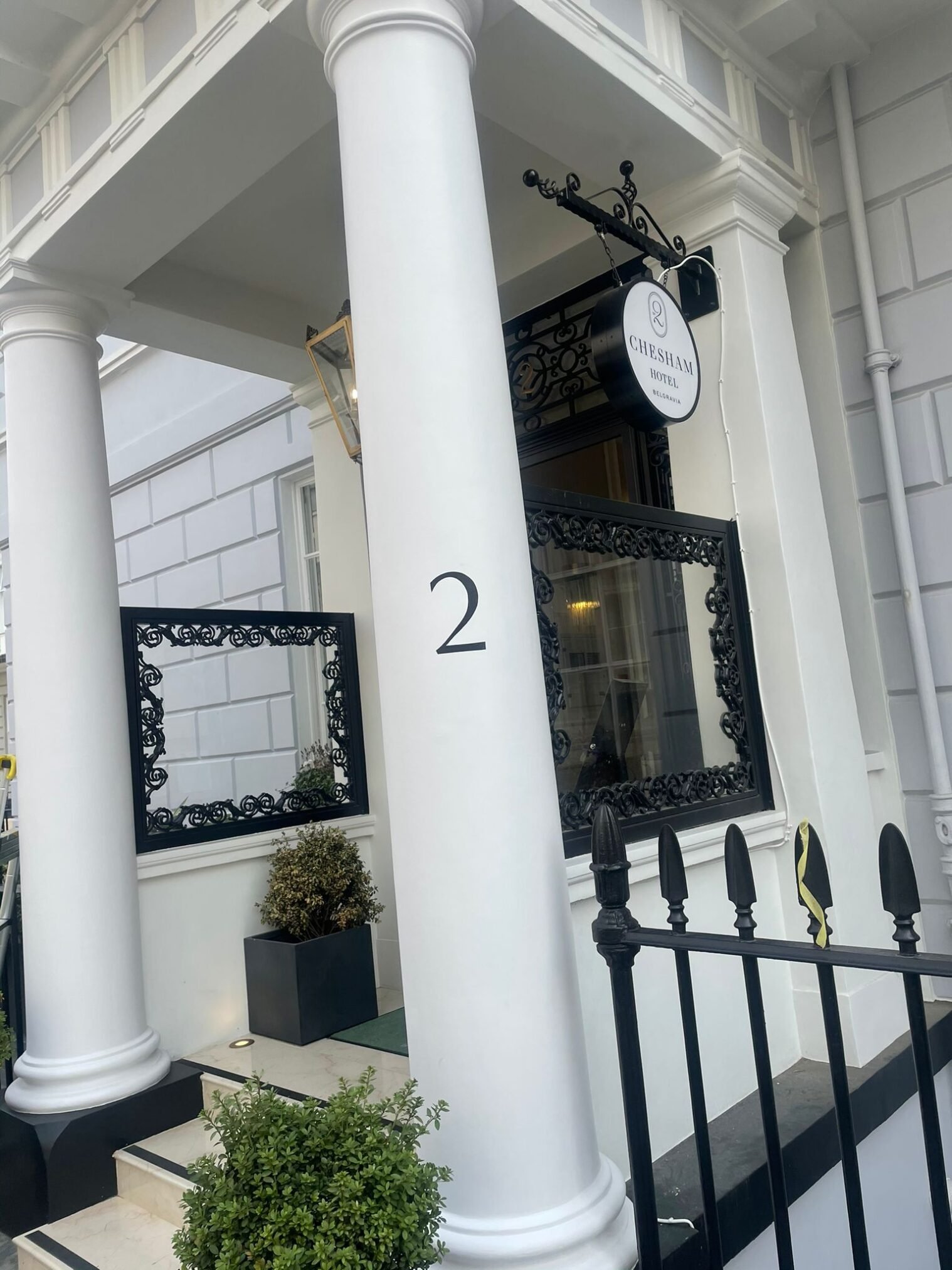 Pillar to Post. Fine House Numbers, Painted numbers on Columns,Pillars, Belgravia, Chelsea, Sloane square,