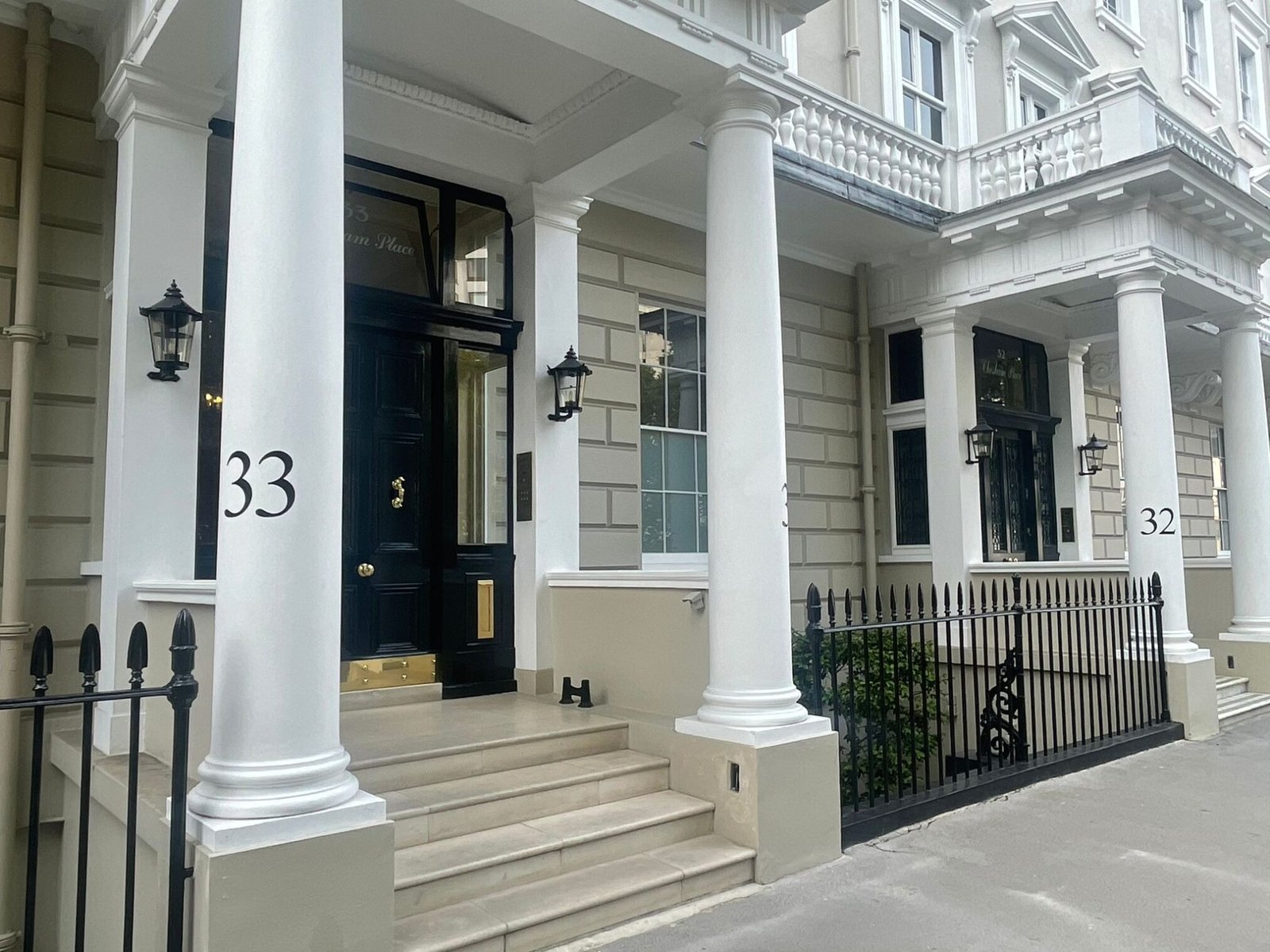 Pillar to Post. Fine House Numbers, Painted numbers on Columns,Pillars, Belgravia, Chelsea, Sloane square,