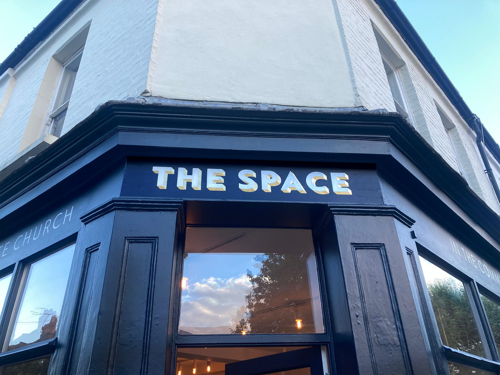 shop and gallery sign writers NGS london