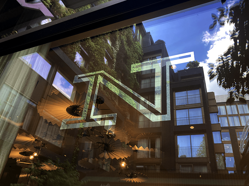 London traditional sign writer, NICK GARRETT, Sign writing specialist. Gold leaf, Hand painted, shop signs.