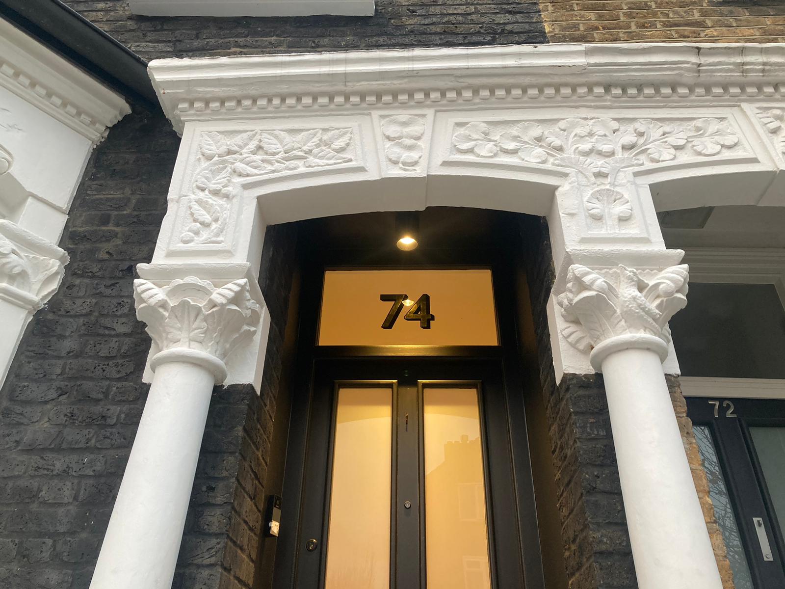 Fine London House Numbers, Gold leaf transoms