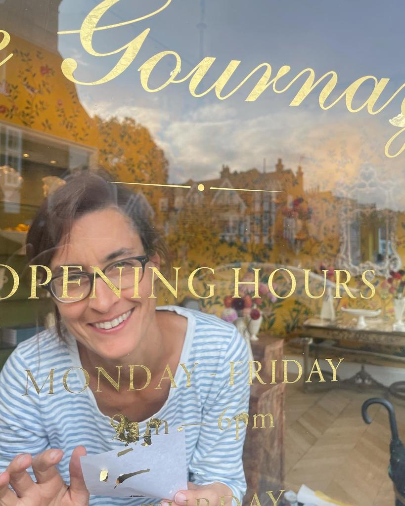 Chelsea Gold leaf lettering De Gournay