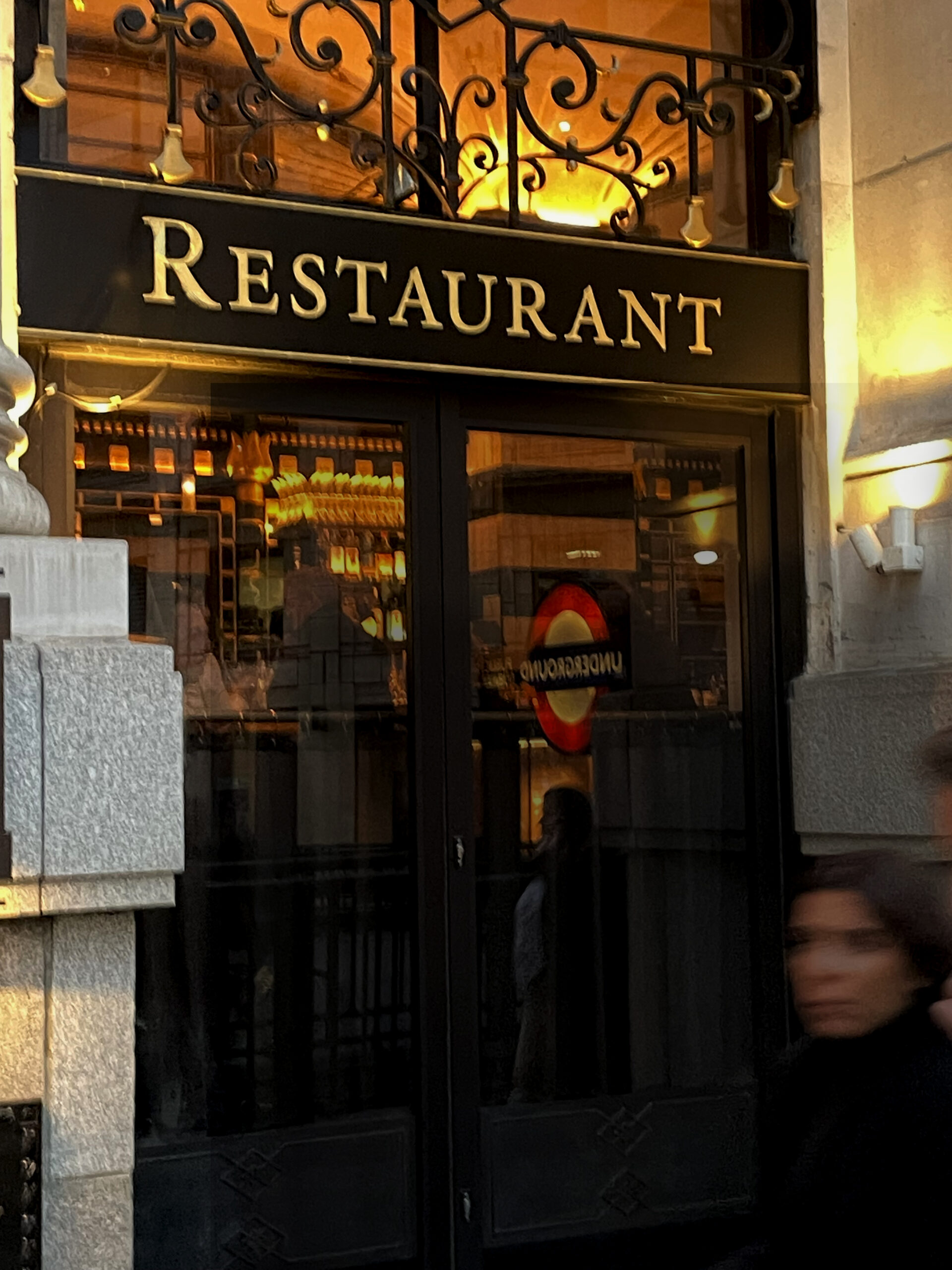 London traditional Bar sign writer, NICK GARRETT, Sign writing specialist. Gold leaf, Hand painted, shop signs.