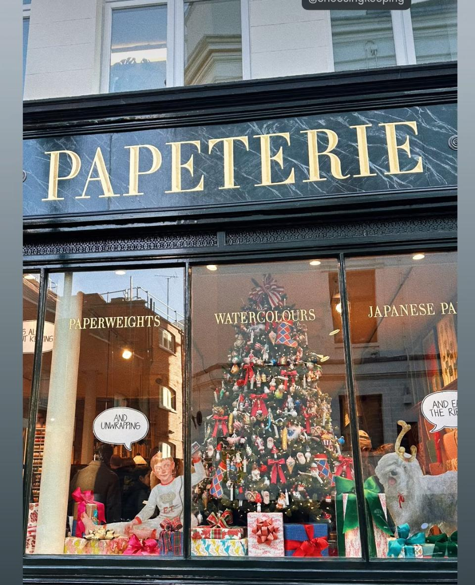 London traditional sign writer, NICK GARRETT, Sign writing specialist. Gold leaf, Hand painted, shop signs. London traditional sign writer, NICK GARRETT, Sign writing specialist. Gold leaf, Hand painted, shop signs.