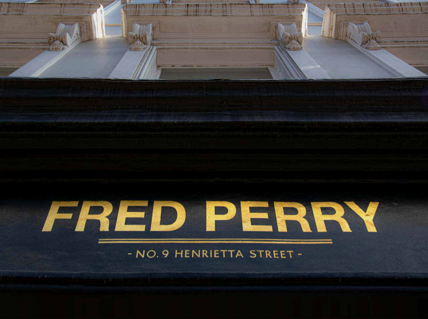 London traditional sign writer, NICK GARRETT, Sign writing specialist. Gold leaf, Hand painted, shop signs.