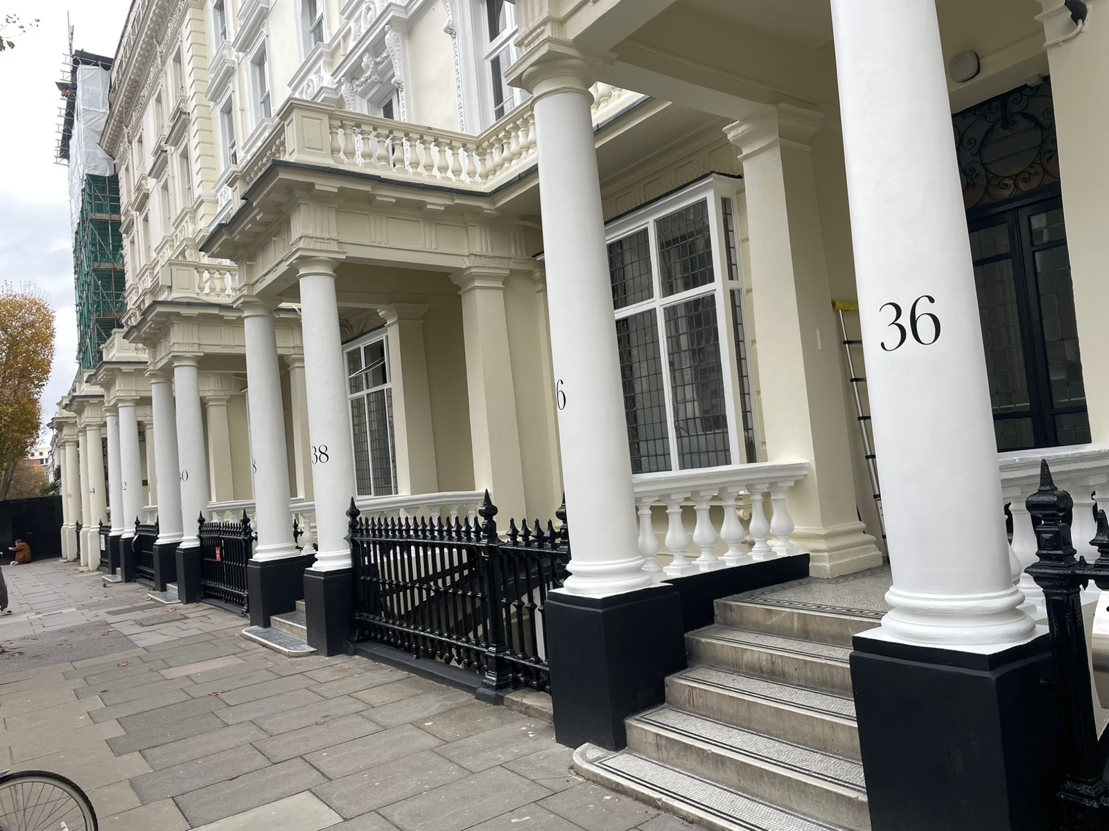House numbers painter Pillars Chelsea Kensington Mayfair Knightsbridge Notting Hil London