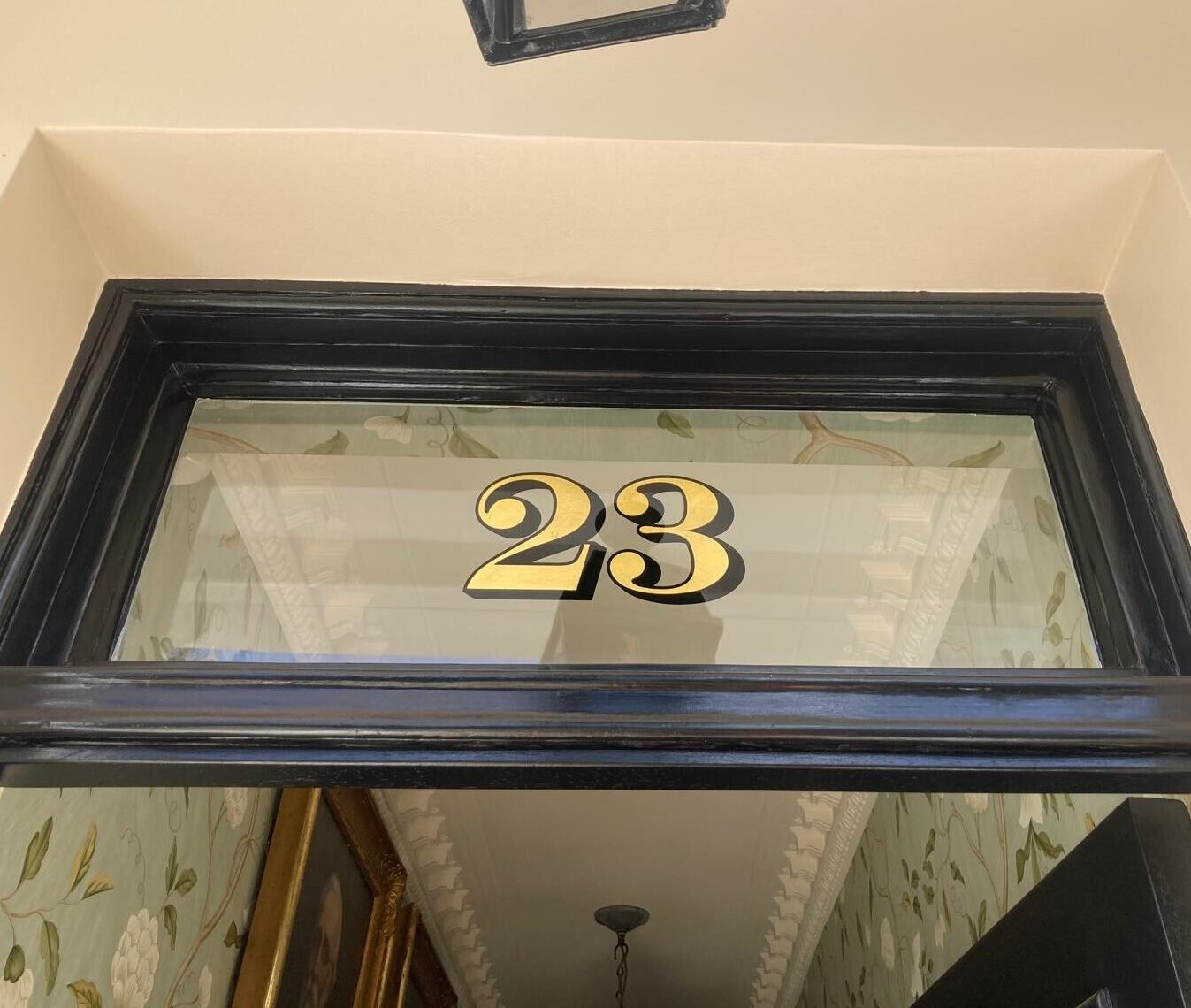 House numbers painted by hand on Pillars NGS London | NGS Sign lettering & writing. Gold Fanlight transom, Bodoni Newstyle House numbers painted by hand on Pillars NGS London
