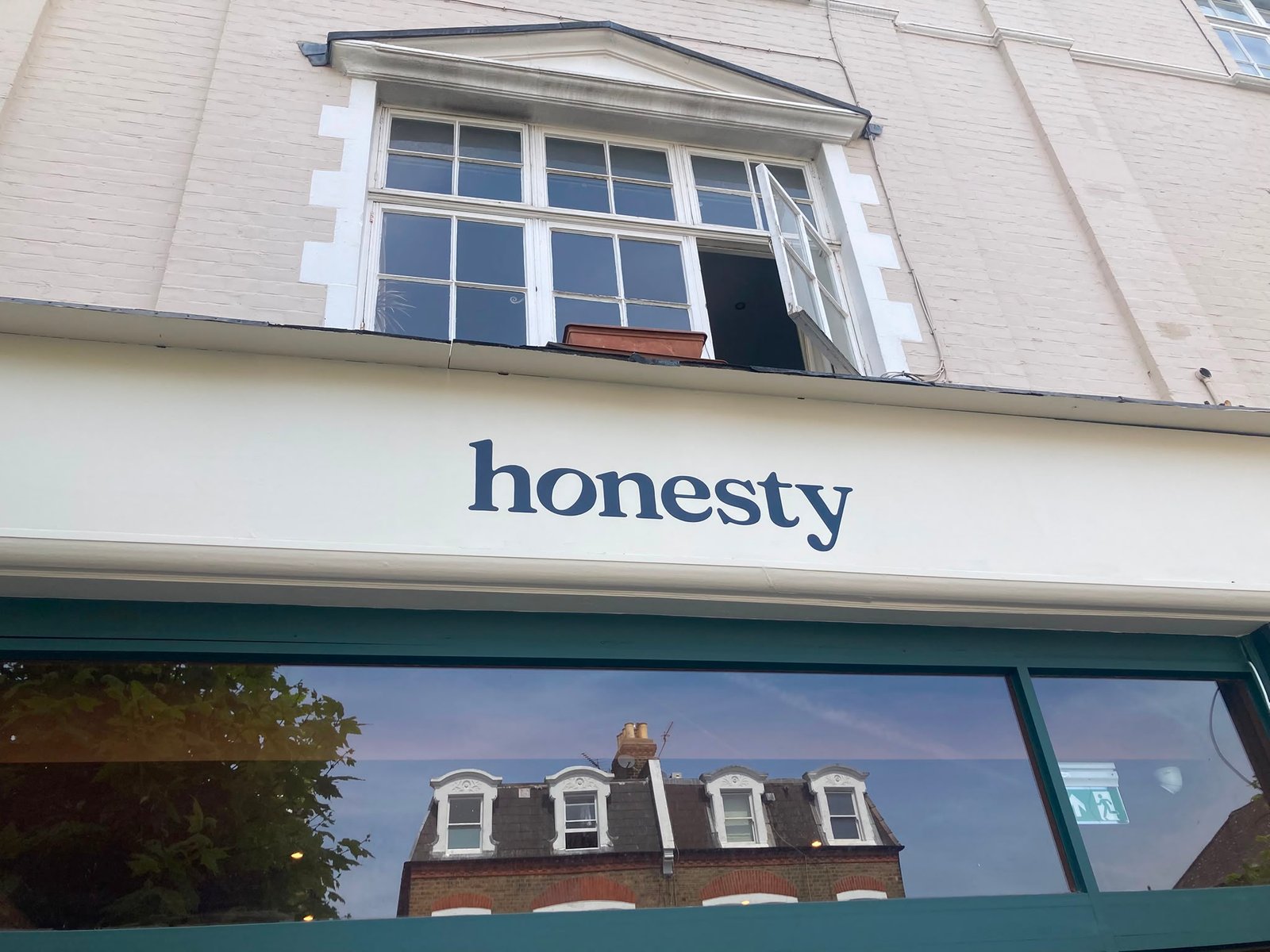 Honesty Fulham road Bar signage hand painted by NGS