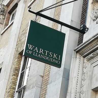 Wartski sign in gold leaf St James's | NGS Sign lettering & writing. Wartski sign in gold leaf St James's.
