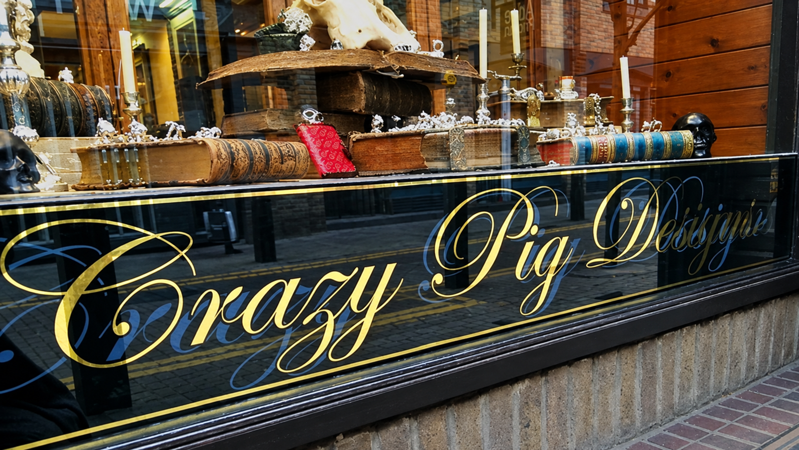 Reverse glass Gilding for Crazy Pig Jewellers By NGS London Sign writers